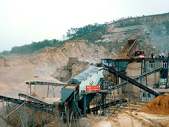 小型混凝土路面破碎机生产现场H5