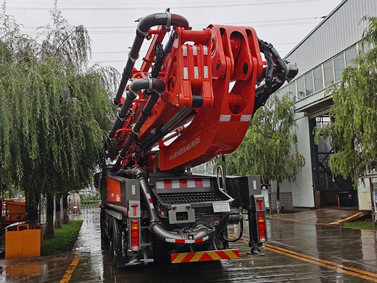 加活塞法的优点是混凝土泵车管道清洗较干净