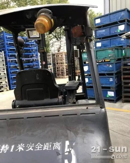 叉车调头和<em>倒车</em>的安全要点