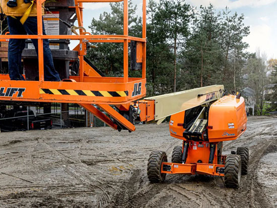 JLG 670SJ自调平臂式高空作业平台现已在北美上市