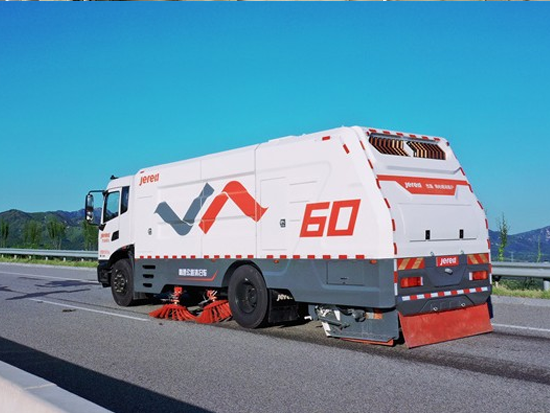 新品来袭 | 杰瑞环境科技发布高速公路清扫车 隆重亮相青岛环卫展