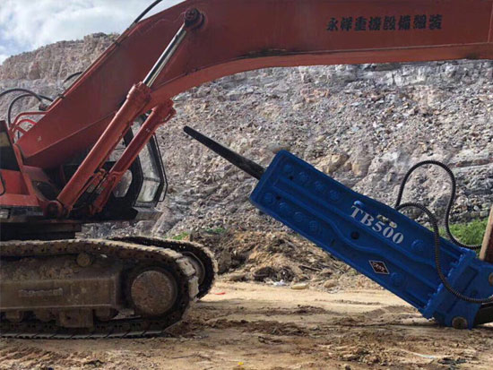 什么原因导致破碎锤液压油发黑？