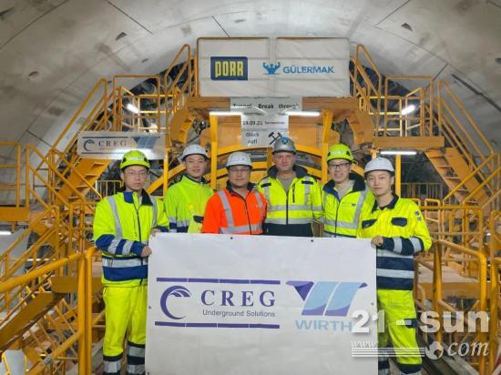 贯通之际，波兰总统登上中国产盾构机