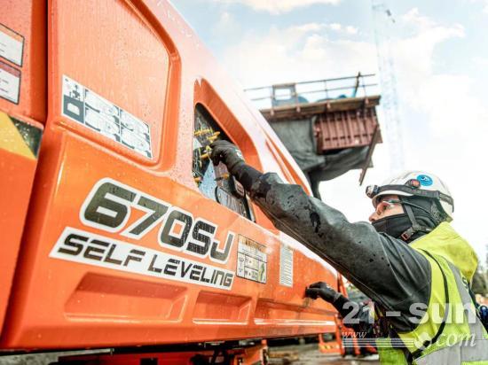 JLG 670SJ 自调平臂式高空作业平台，如何解决作业现场实际挑战