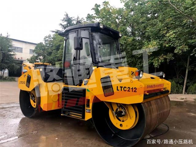 推荐｜12吨全液压双钢轮压路机，助力高速油面施工！