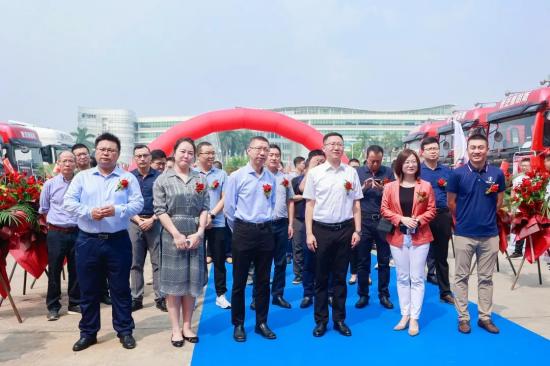 陕汽重卡｜开疆扩土拓市场，践行公益扬师恩