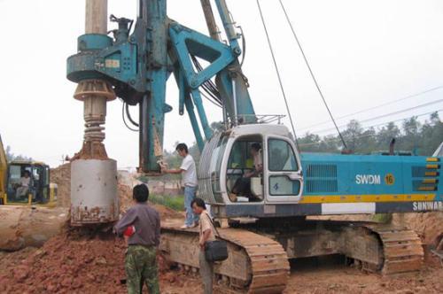 旋挖钻机发动机起动困难故障排查维修