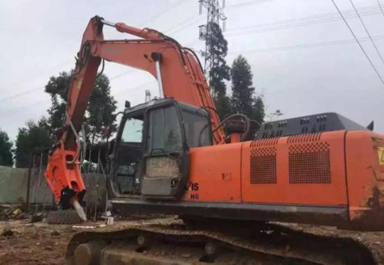 作业过程中应该如何使用破碎锤呢？