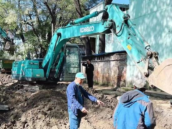 长假我在岗丨“道路医生”在岗40年：没闻到沥青味儿就像缺点啥