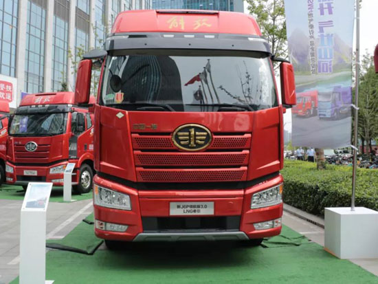 智能燃气动力+1350L气瓶 天然气重卡市场又一款新车来啦！