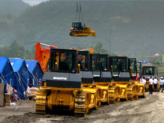 SD13推土機(jī)參與汶川地震救援