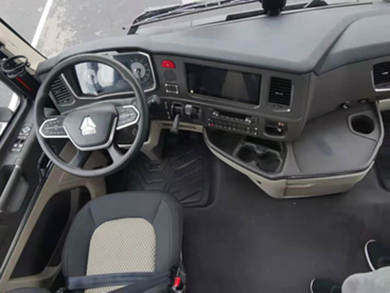 图解：中国重汽HOWO MAX 6×4牵引车