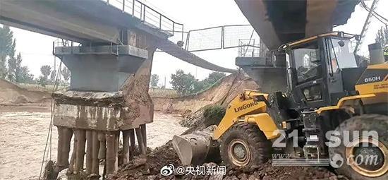 风雨同舟共“晋”退！柳工装载机助力山西抗灾