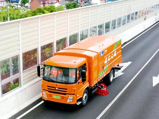 浦东公路养护打造路域绿色生态 宇通新能源环卫车实力助阵！