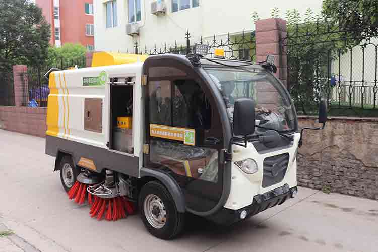 百易新款道路清扫车，开启环卫新纪元