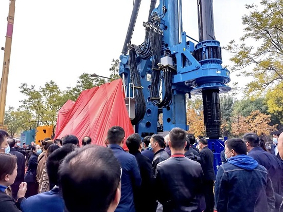 全球首台!宇通增程式电动旋挖钻太原揭幕