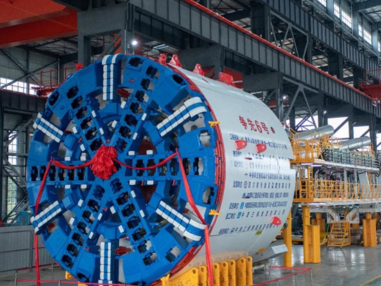 【大干100天】重庆城轨首台8米级大直径复合式土压盾构机在中铁装备德阳基地下线