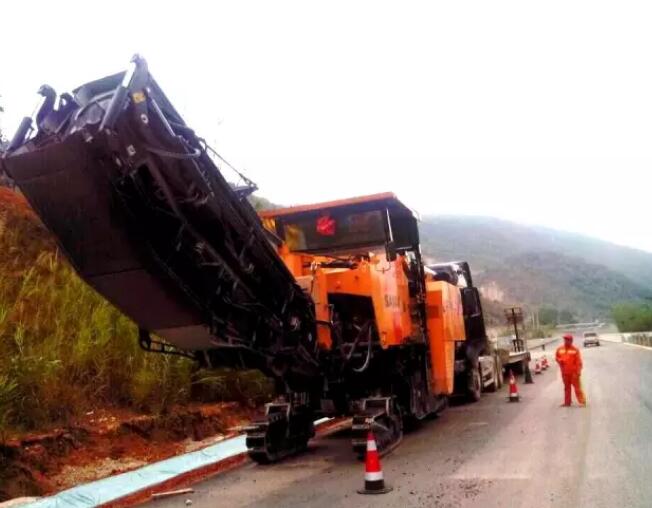 路面铣刨机的使用维护