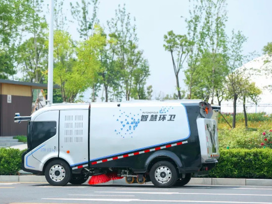 “双创”新时代 | 宇通环卫智能驾驶洗扫车亮相，助推智慧环卫再升级！