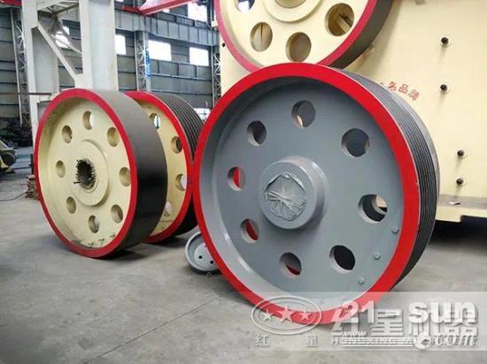 花岗岩碎石制砂加工用什么破碎机？