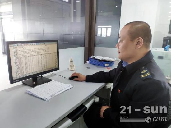 “争分夺秒”保障港口作业效率