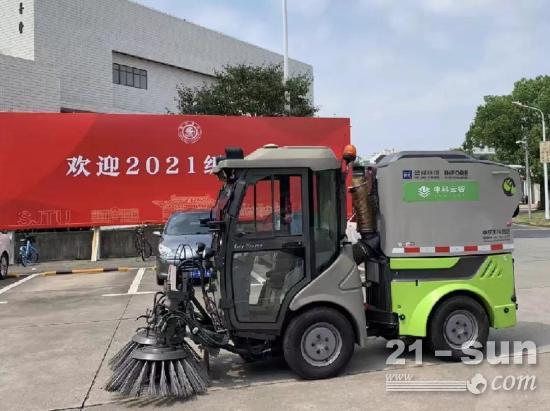 5G无人驾驶新能源环卫车首现“双一流”高等学府
