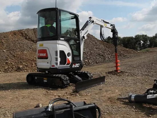 施工忙不停，山猫E20高光时刻！