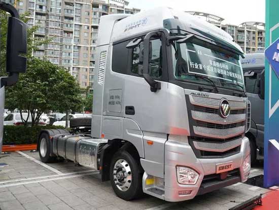 欧曼EST4x2大马力大方量牵引车，快递快运首选