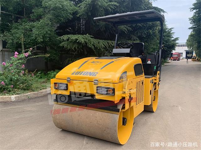 双十一热门好货，全液压双驱<em>3吨压路机</em>！