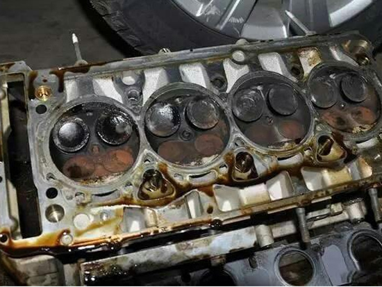 注意了，挖掘机的柴油箱得这样清洗，学到转发