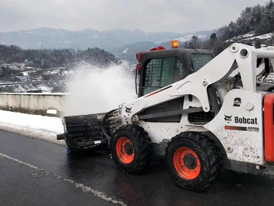 山猫滑移冬季使用与保养要点！