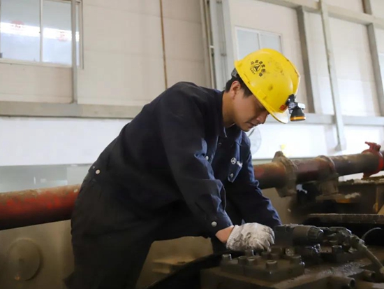 维修工程师杨前龙：用行动暖冬色，让机器有温度