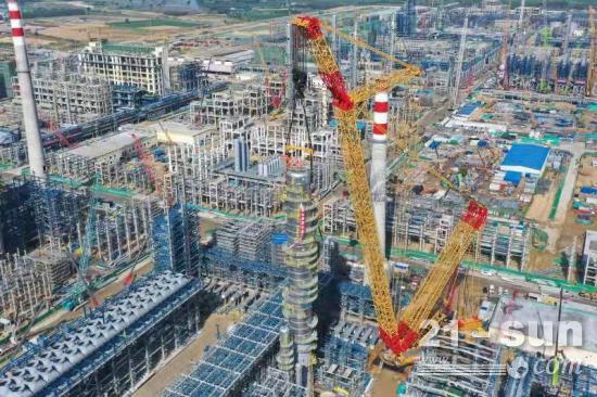 中国石油唯一一台4000吨履带式起重机在广东揭阳大显神威