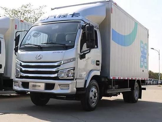 上汽 V 2.5发动机成致富法宝，配套蓝牌轻卡上市即热销