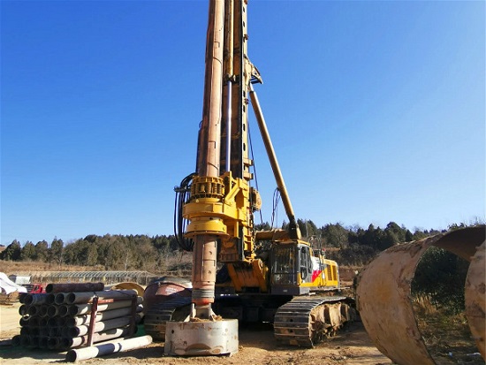 中小型旋挖钻机忙碌在房建桩施工一线