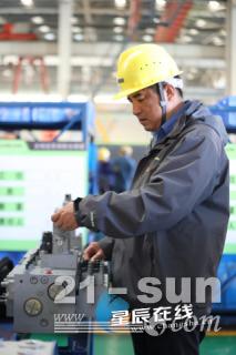 龙卫国：中联重科工程起重机调试第一人 将平凡工作做到极致