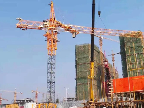 【产品风采】方圆集团塔机群在青特云境项目展风采