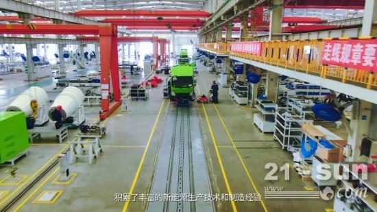 「科技探秘-罐体工艺」走进宇通环卫罐体自动化生产线
