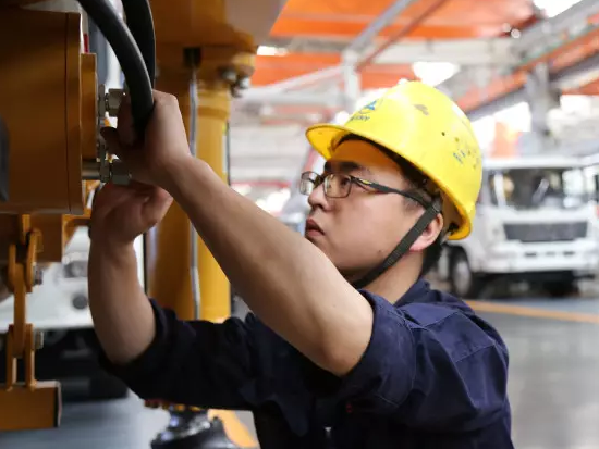 寻找三一工匠精神丨泵车<em>装配班</em>：一年拧24万个螺钉的金扳手！