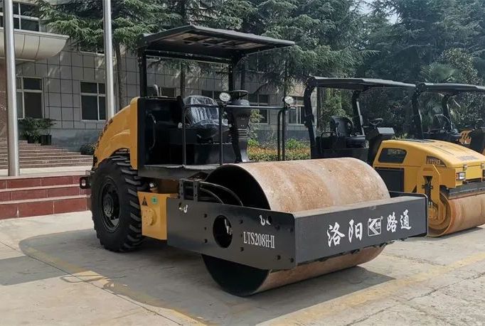 荐机 | GoGoGo！去给你的8吨压路机加油！