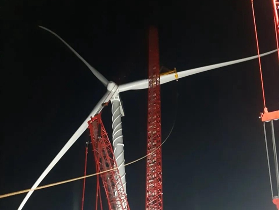 扬帆出海，劈风斩浪，三一SCC12500A起重机助力越南海上风电建设