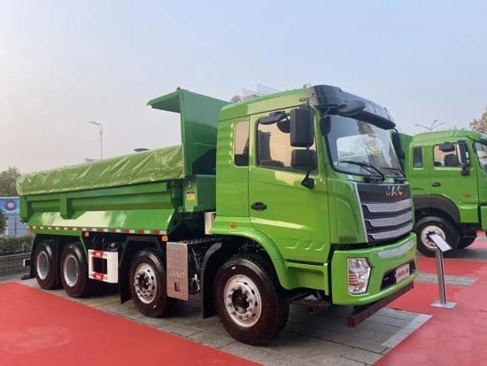 江淮重卡全<em>新品牌</em>车型江淮麒麟J6 8×4自卸车首亮相！