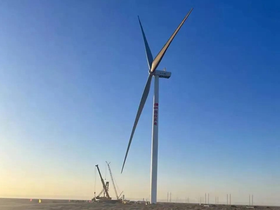 三一起重機助力全球單機容量最大商業化陸上風場首臺吊裝！