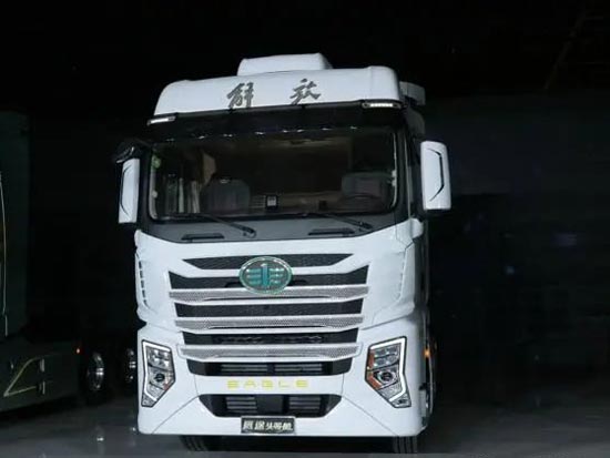 让智慧“家”随车而行 解放鹰途再探高端重卡新高度