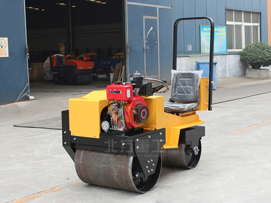 如何提高小型压路机的工作效率