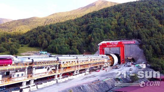 穿越冰雪！全球最大直径TBM “高加索号”日进新高