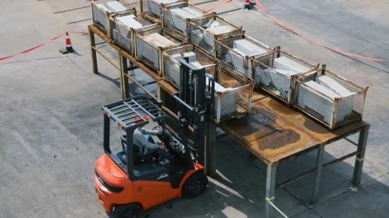 林德新一代电动平衡重叉车E20/25B-01高品质服务，想你所想，为您而来