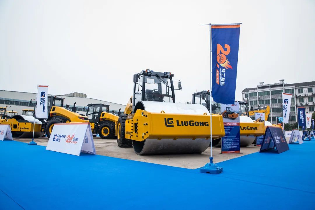 压路机及其配件保养