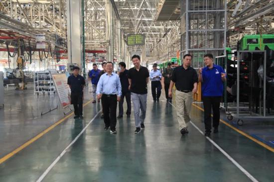航天八院一行领导来北奔重汽参观调研