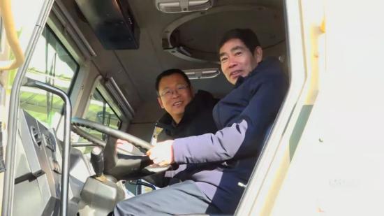 淮海集团党委书记、董事长李高峰一行来北奔重汽参观交流